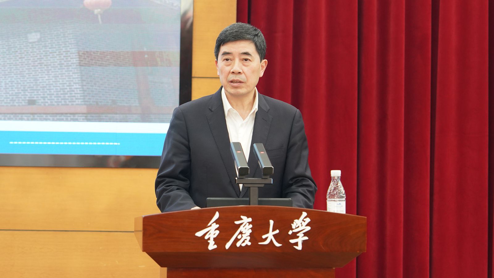 重庆大学召开新学期干部大会-圈子社区